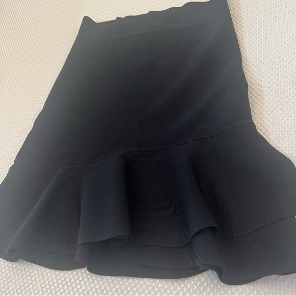BCBGMaxAzria Black Mini CHAKRA Skirt B5/18 - Picture 4 of 15